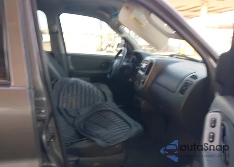 2004 Ford Escape Xlt from USA, damaged, VIN 1FMYU93104KB26669